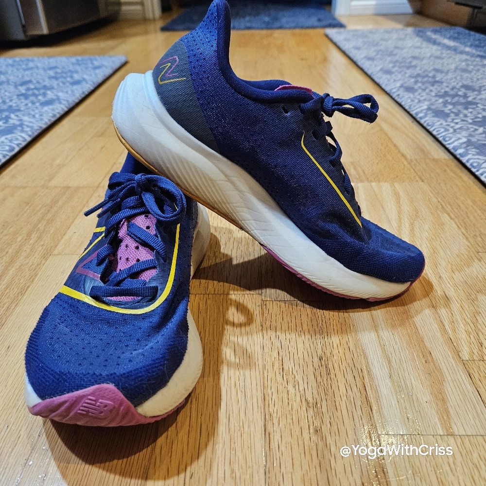 New Balance Fuelcell Rebel v3 Women's size 7 running shoes blue and pink